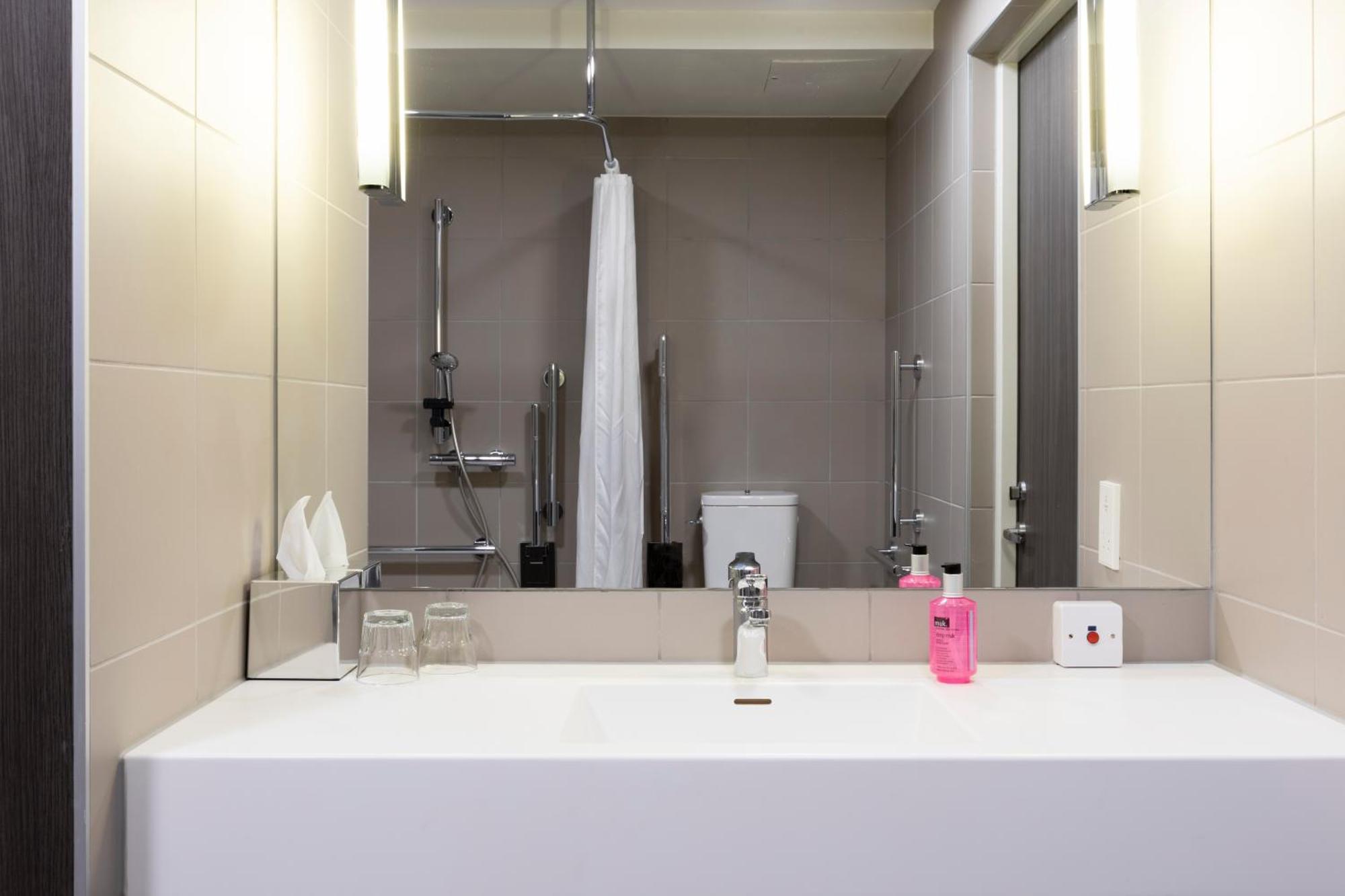 Hotel Moxy Milan Malpensa Airport Case Nuove  Esterno foto