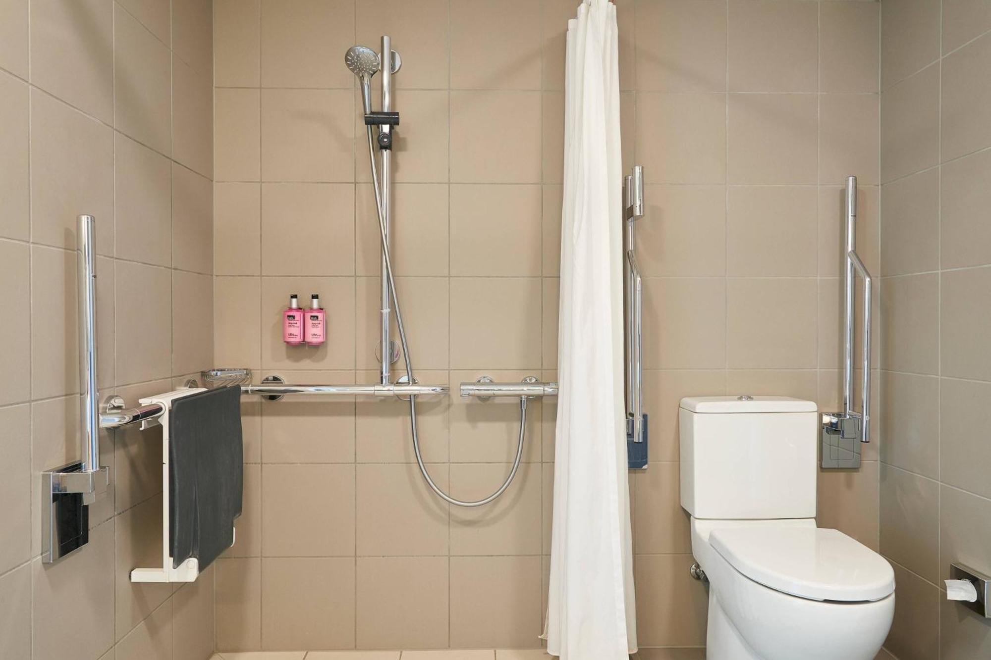 Hotel Moxy Milan Malpensa Airport Case Nuove  Esterno foto