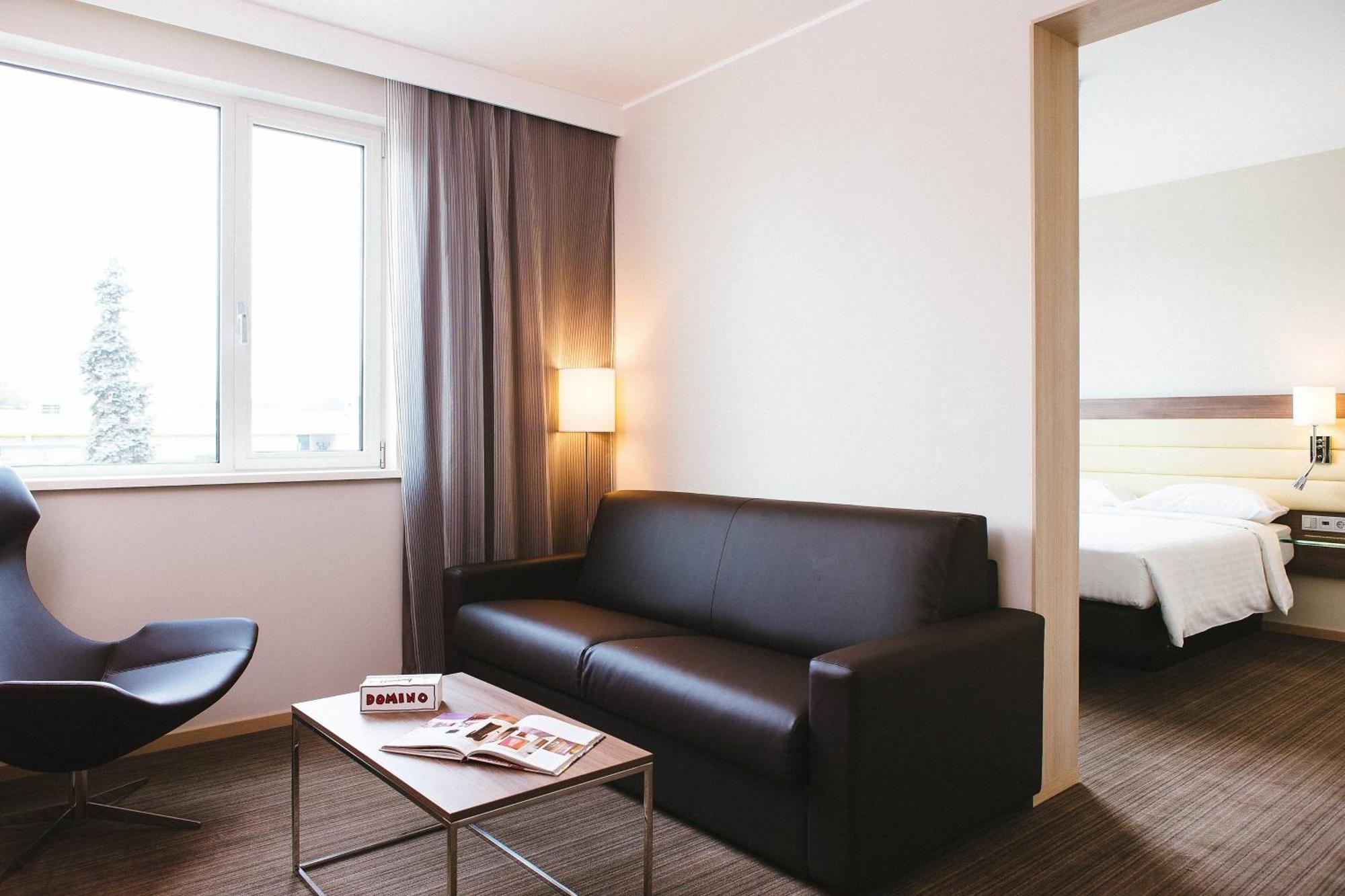 Hotel Moxy Milan Malpensa Airport Case Nuove  Esterno foto