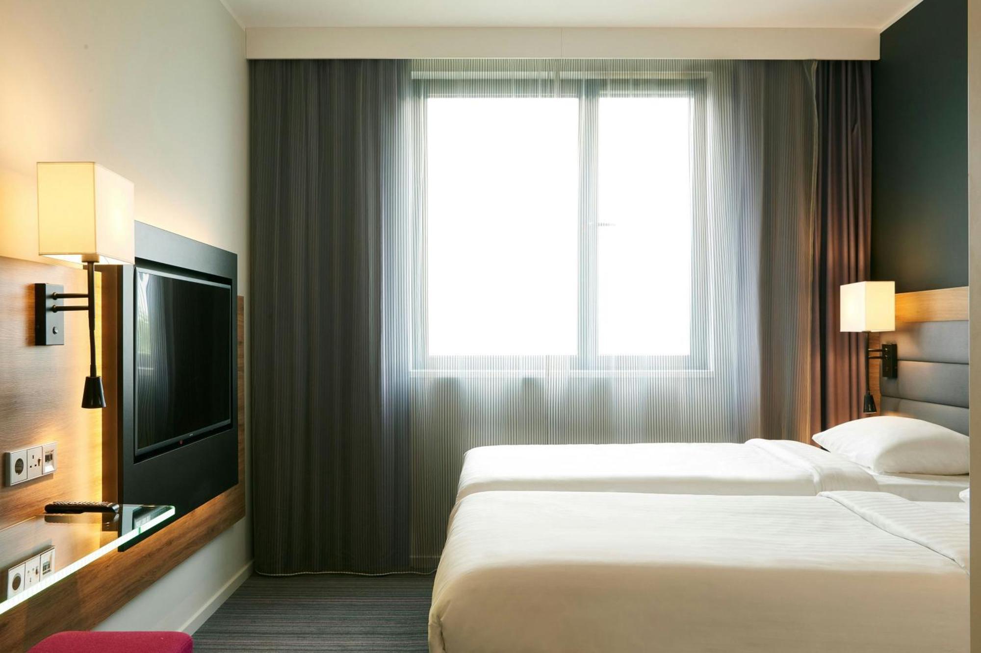 Hotel Moxy Milan Malpensa Airport Case Nuove  Esterno foto
