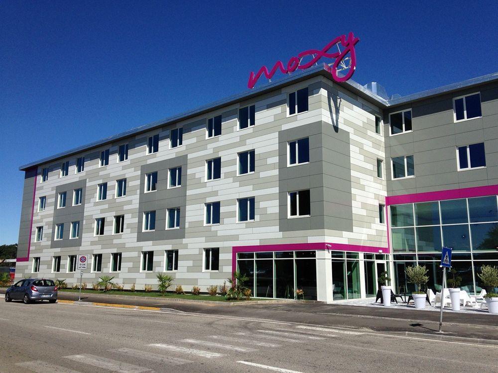 Hotel Moxy Milan Malpensa Airport Case Nuove  Esterno foto