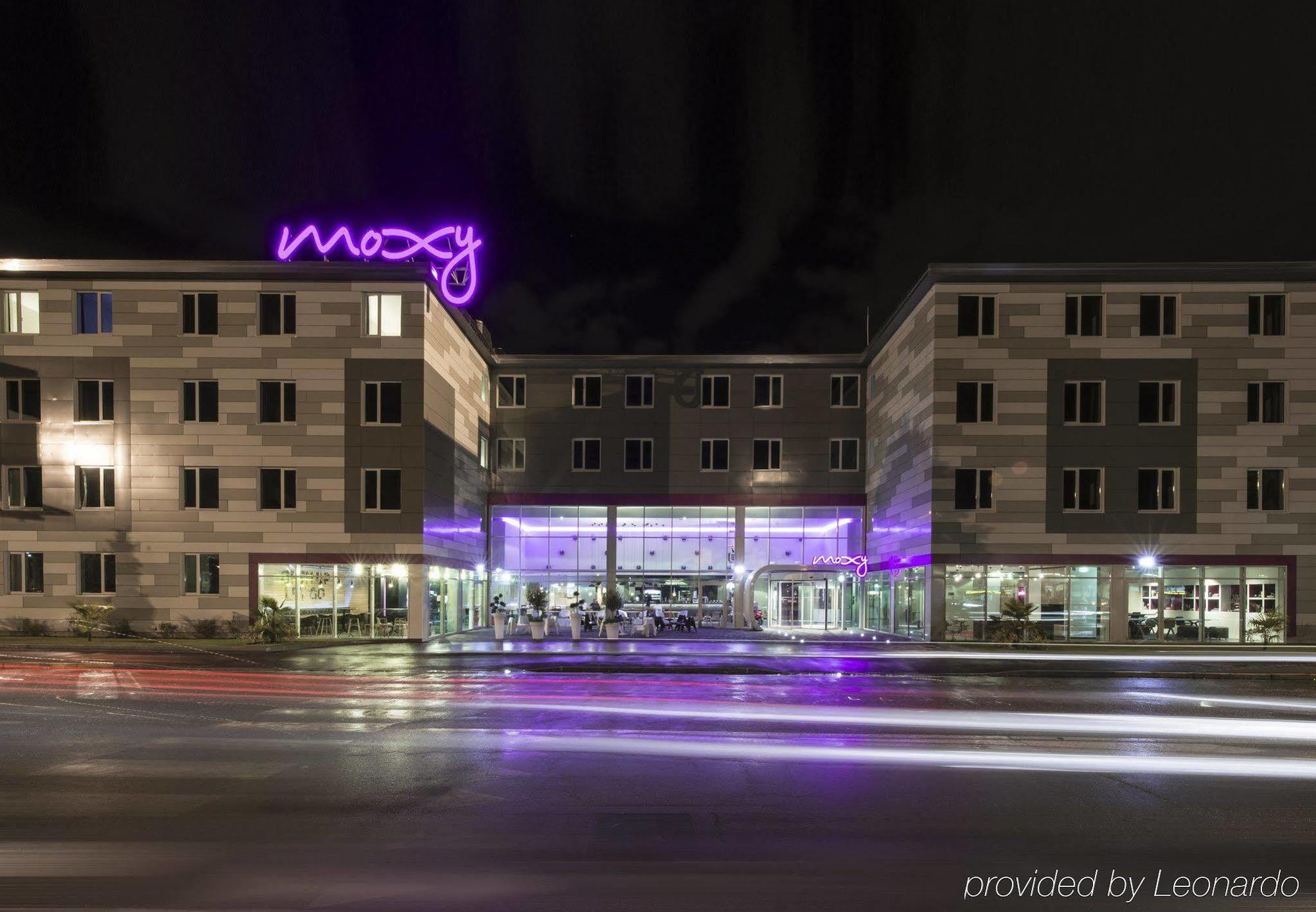 Hotel Moxy Milan Malpensa Airport Case Nuove  Esterno foto